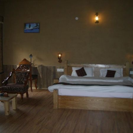 Heritage Holiday Cottage Маналі Екстер'єр фото